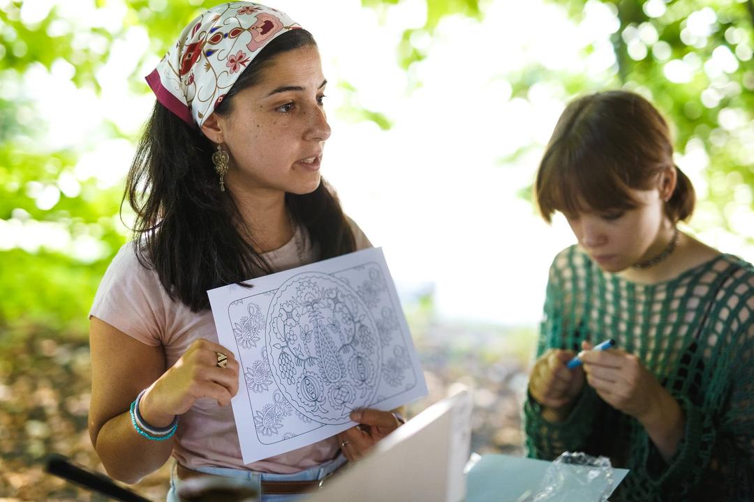 Крим, якого більше немає: як художниця Ельзара Галімова оживляє додепортаційні пейзажі в календарях