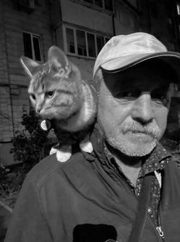 Ціною власного життя: у Києві помер двірник, який закрив собою дитину під час теракту