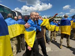 Україна повернула 185 військових і цивільного з російської неволі