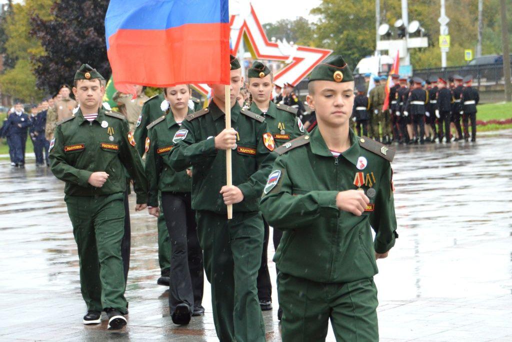 На ТОТ дітей одягають у форму російських силових структур