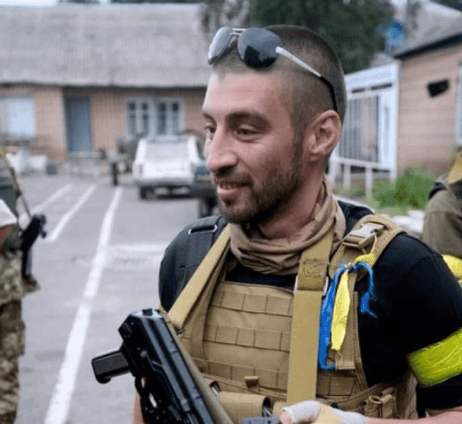 «Навіть коли він не з нами, відчуваємо його присутність». Історія зниклого безвісті в перший день повномасштабної війни Енвера Веліляєва